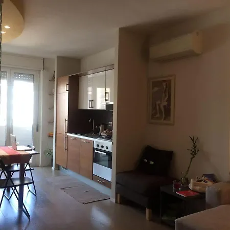 Cozy Flat Close To And Centre شقة